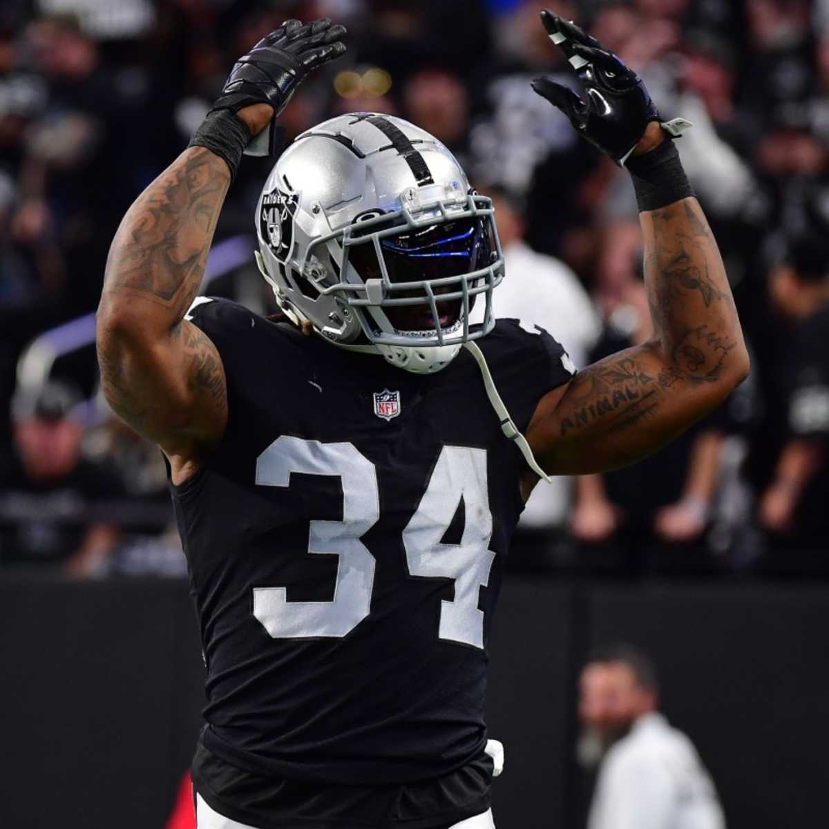 RB Brandon Bolden followed in grandpas footsteps to sign with Raiders