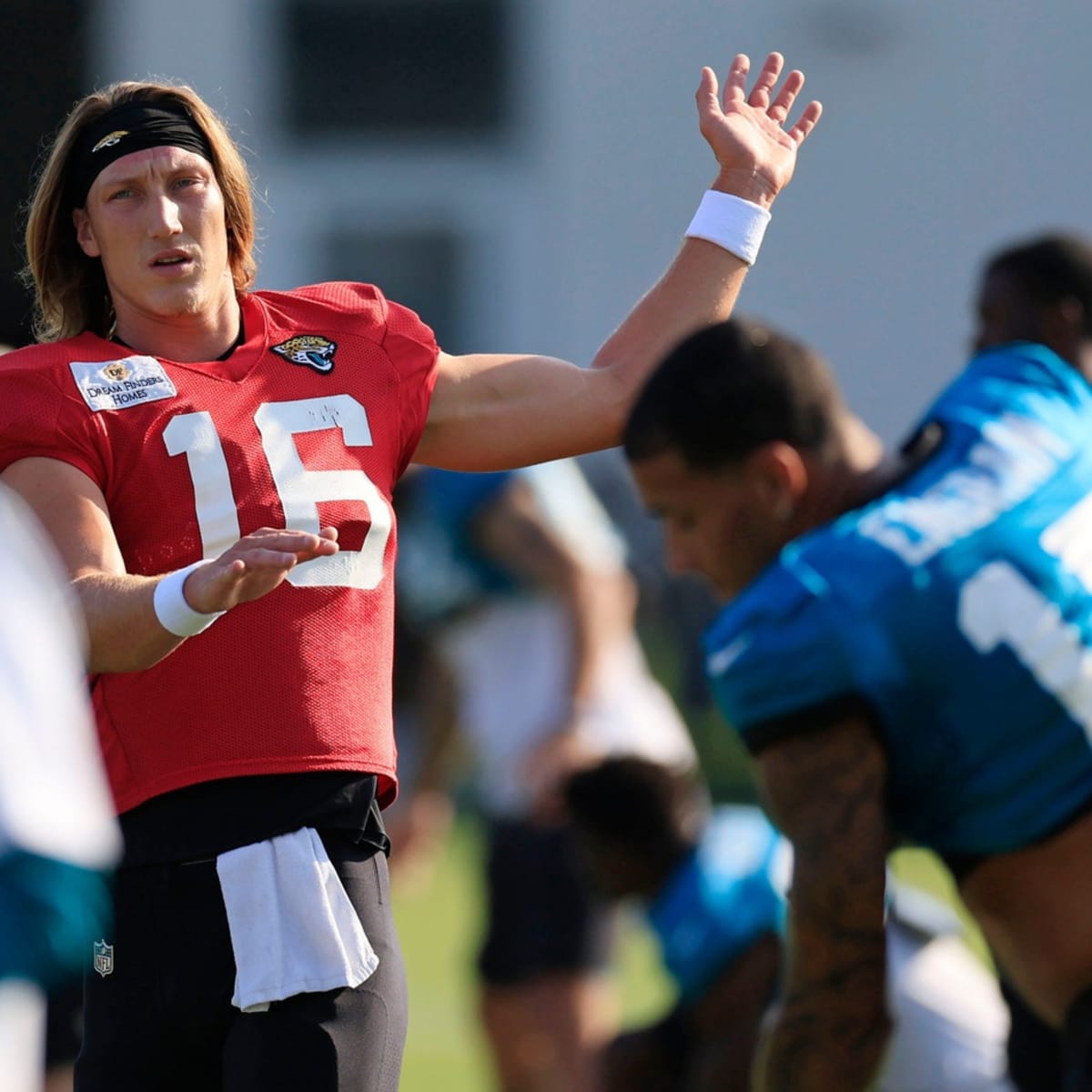 Jacksonville Jaguars linebacker Travon Walker (44) warms up during a  practice at the NFL football team's training camp, Saturday, July 29, 2023,  in Jacksonville, Fla. (AP Photo/John Raoux Stock Photo - Alamy