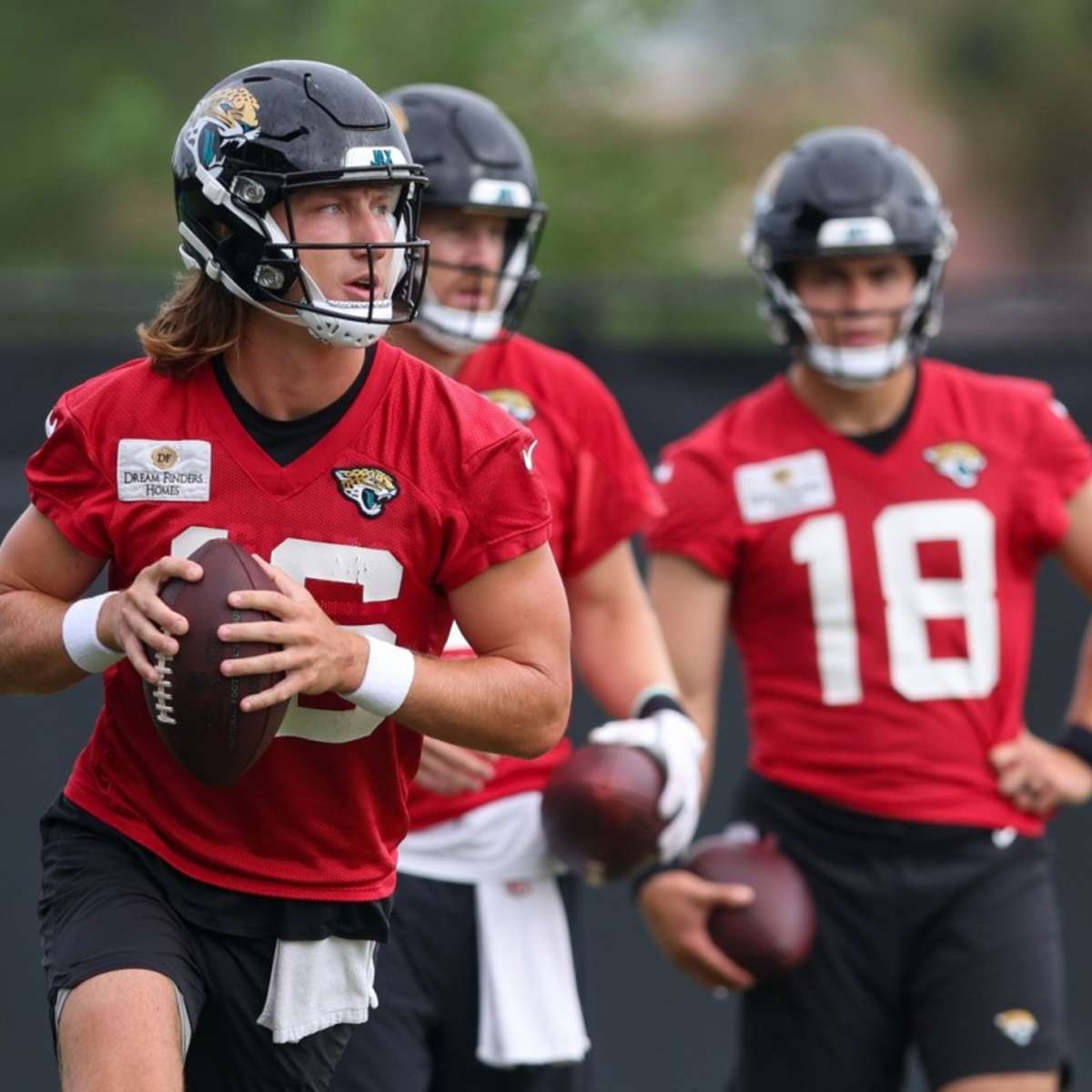 Trevor Lawrence stays above the fray in Jaguars' quarterback drama