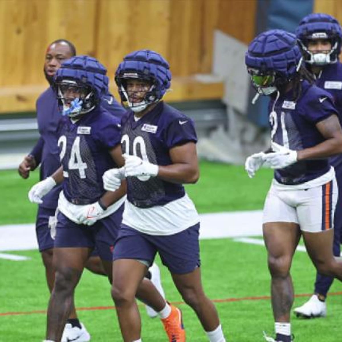 Bears rookie Roschon Johnson impressing with physicality