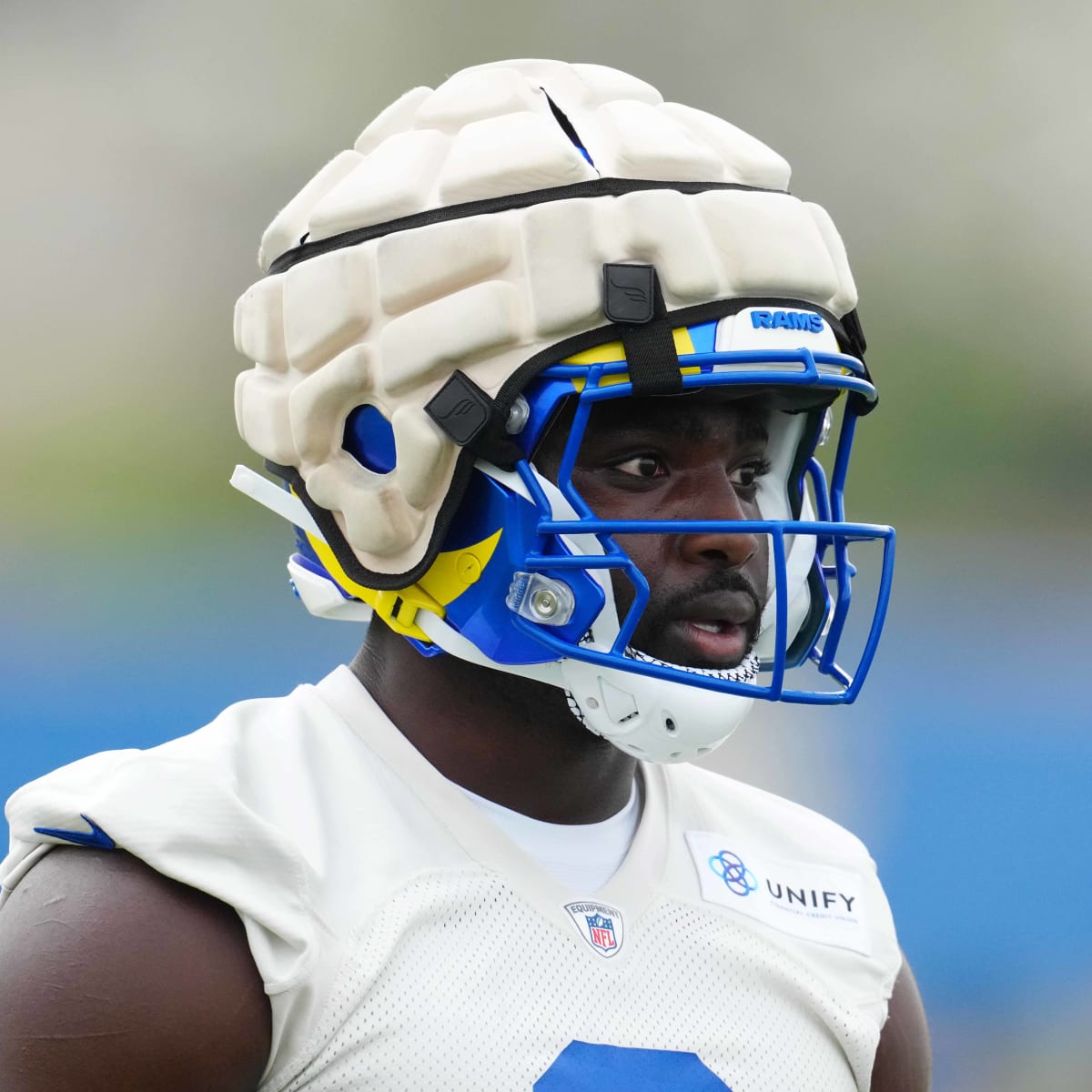 Los Angeles Rams linebacker Byron Young (0) runs during the first