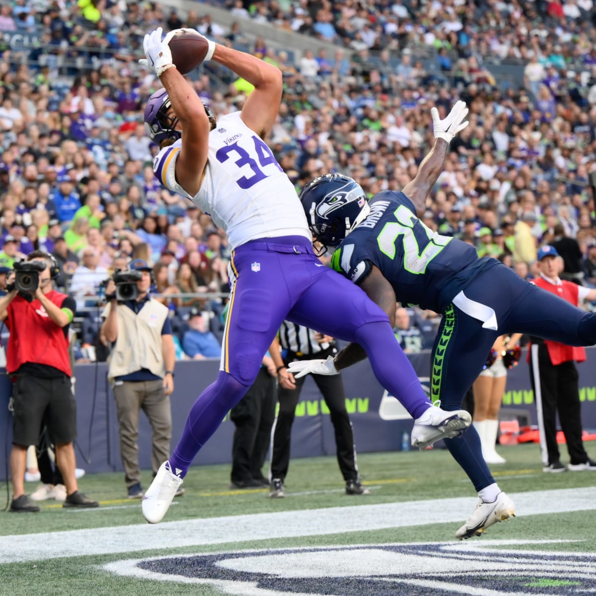 Drew Lock throws 2 touchdown passes to lead Seahawks to a 24-13 win over  Vikings