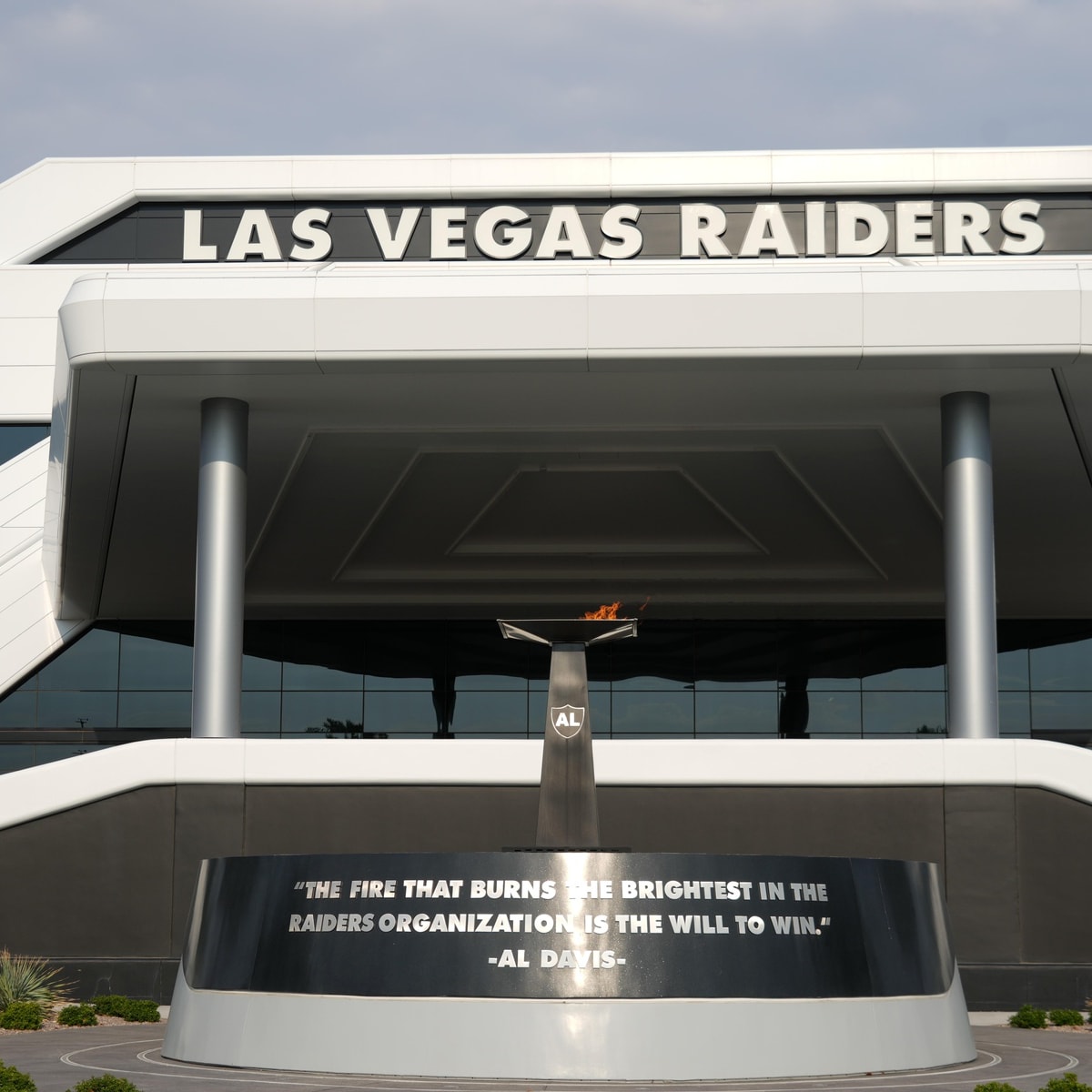 Maxx Crosby gets physical in Raiders' spirited first practice of