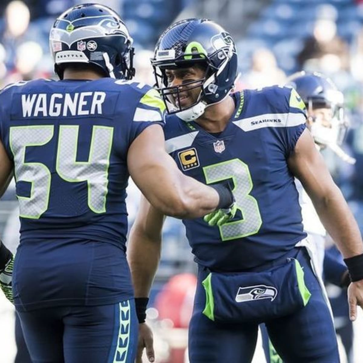 Report: Russell Wilson Recruiting Bobby Wagner To Join Broncos