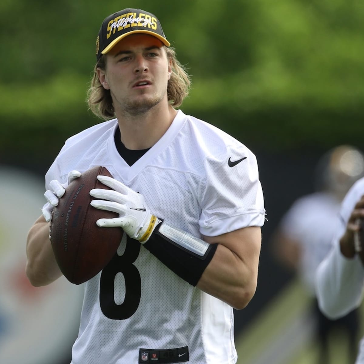 Steelers must capitalize on Kenny Pickett's rookie contract window