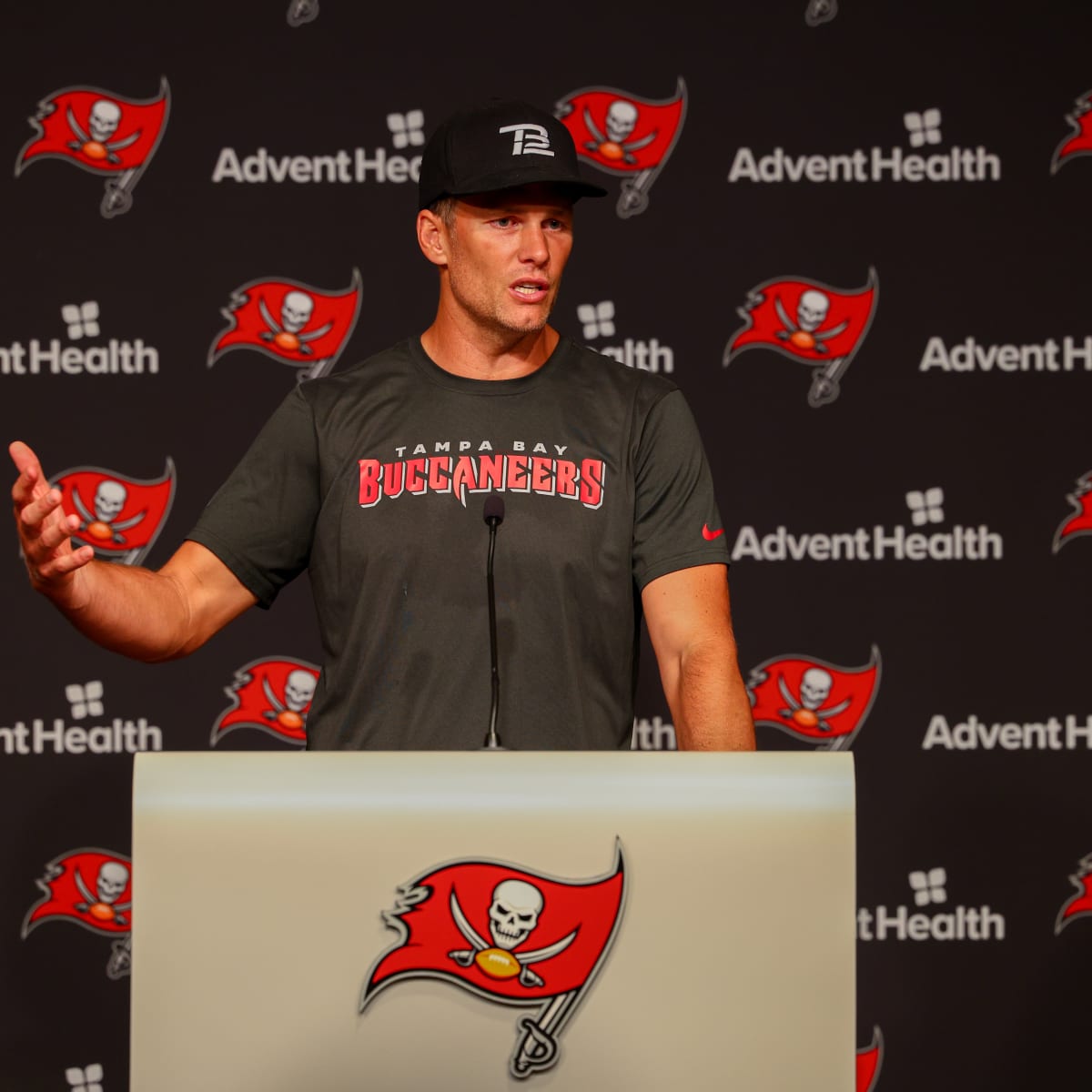 Tom Brady accidentally causes Buccaneers coaches to contradict