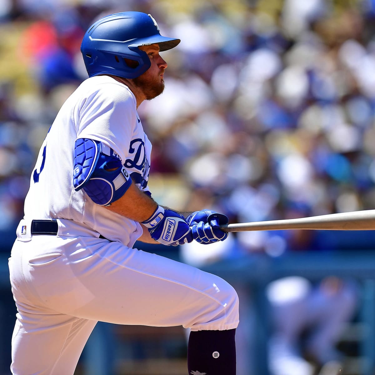 Dodgers Briefing: New batter's eye, injury updates, Chico mania