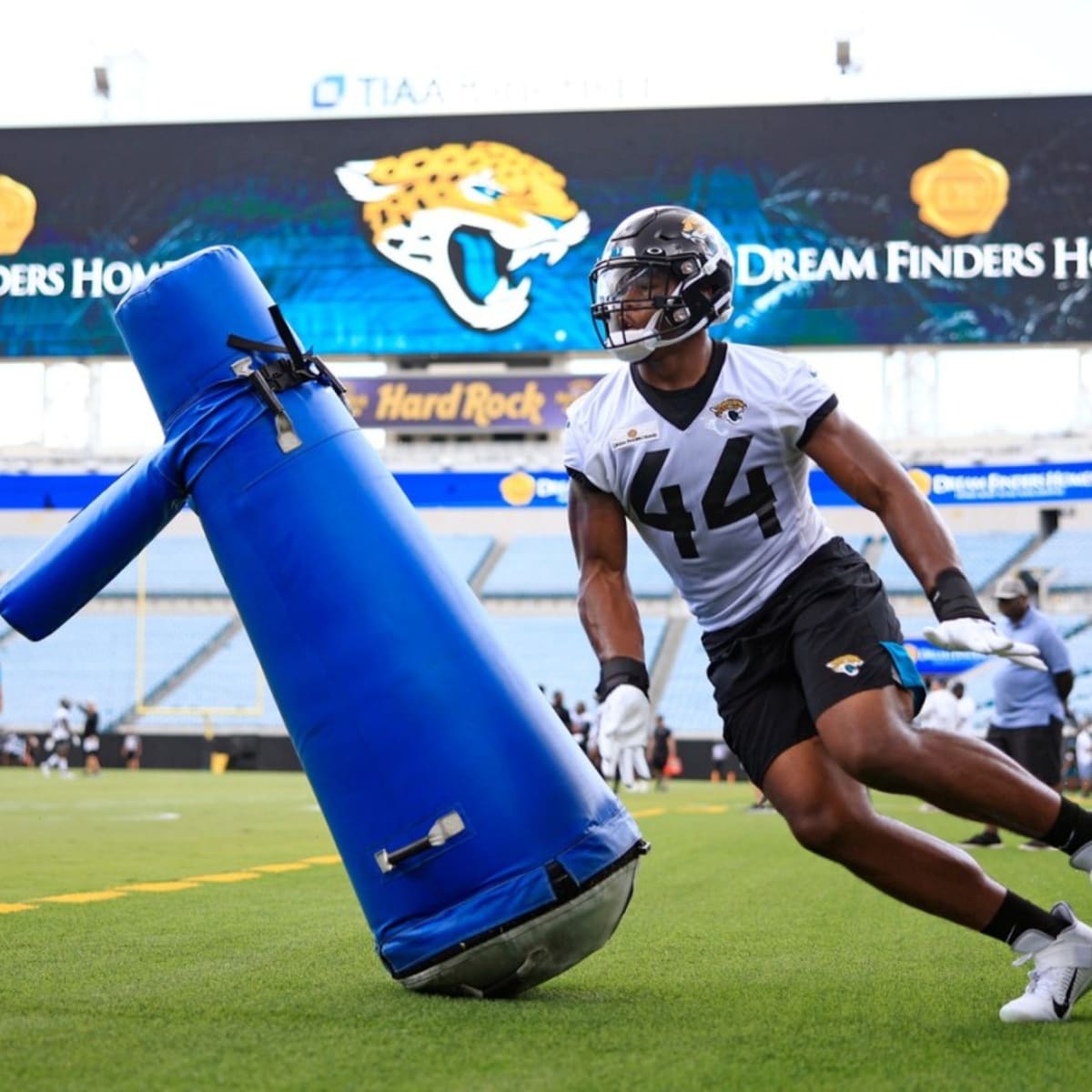 Jaguars' DC Mike Caldwell 'pleased' with Travon Walker's development