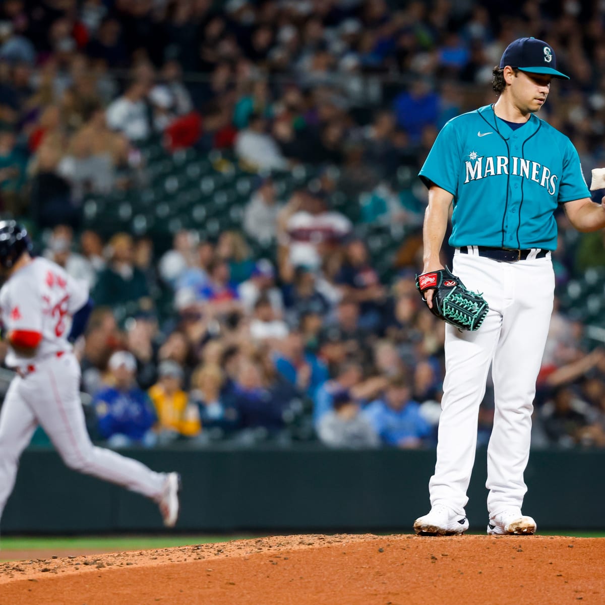 Mariners leave too many on base in 4-3 loss to Red Sox - The Columbian