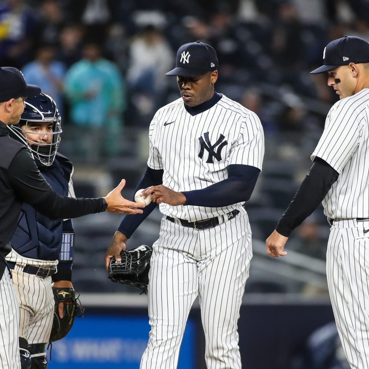 Aroldis Chapman: Yankees closer has injury amid struggles