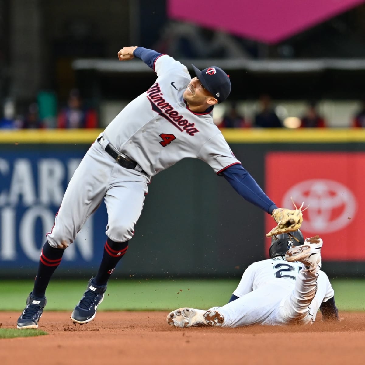 Mariners shut out Twins 5-0