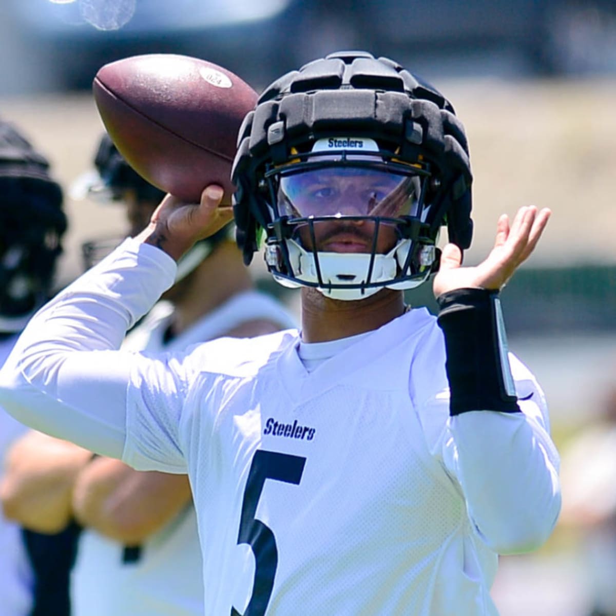 QB Chris Oladokun Won't Change His Approach In Crowded Room: 'Being A  Leader, Working Hard, And Developing Every Day - Steelers Depot