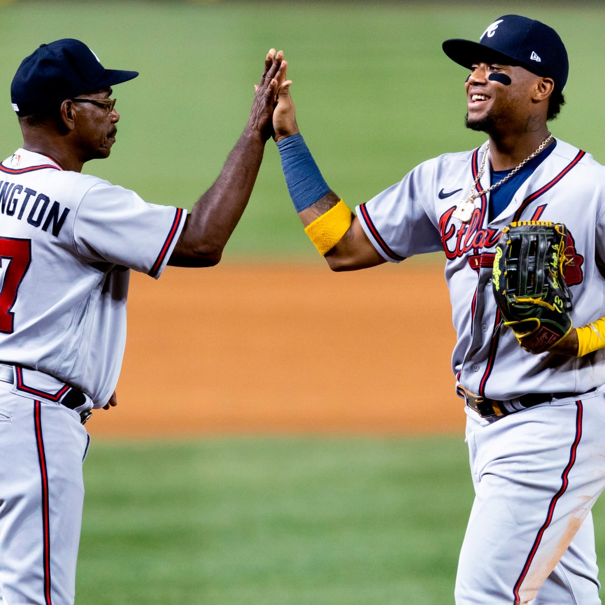 Arcia's Late Double Lifts Braves Past Pirates