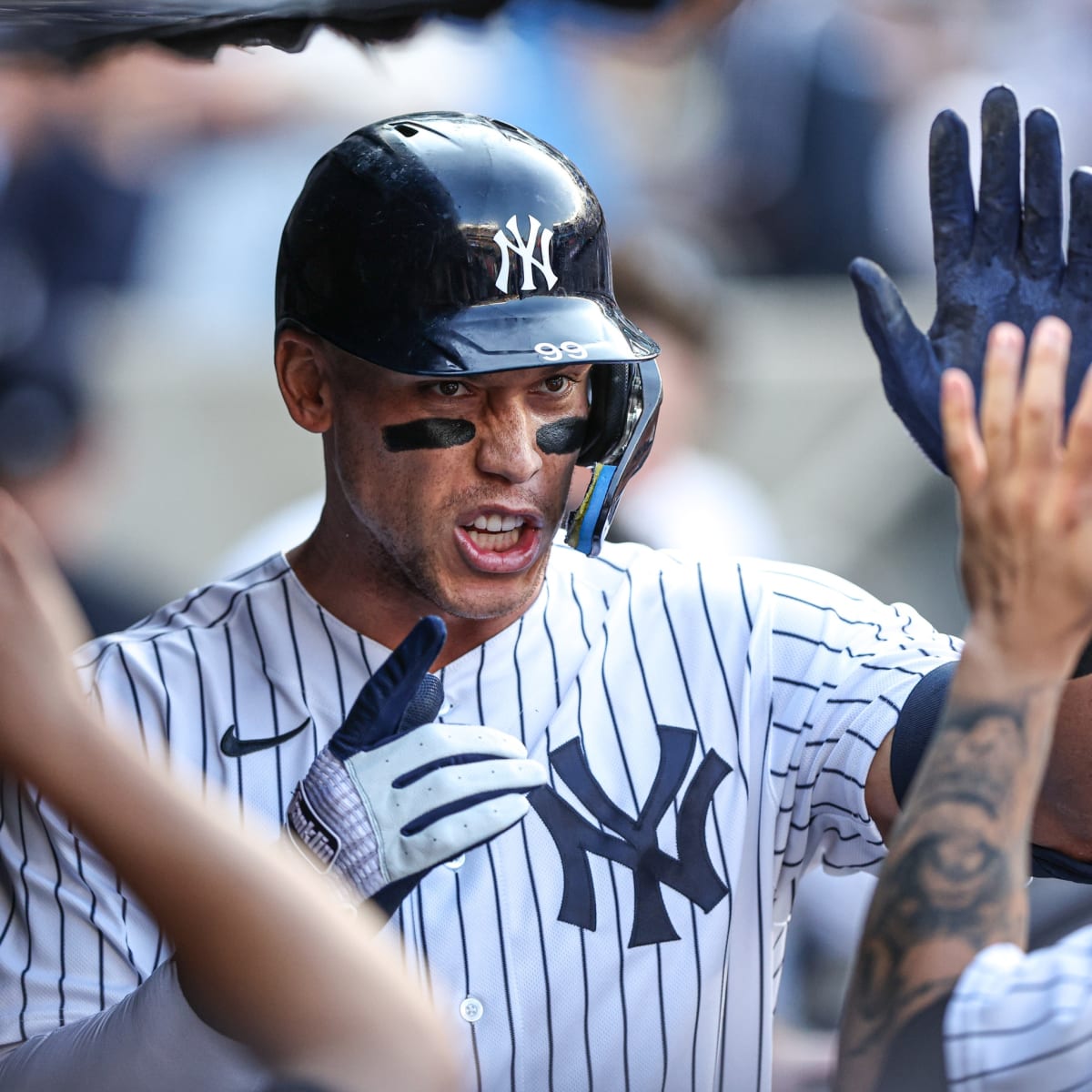 Buying or Burying the Yankees, Giants and 9 Fringe MLB Contenders