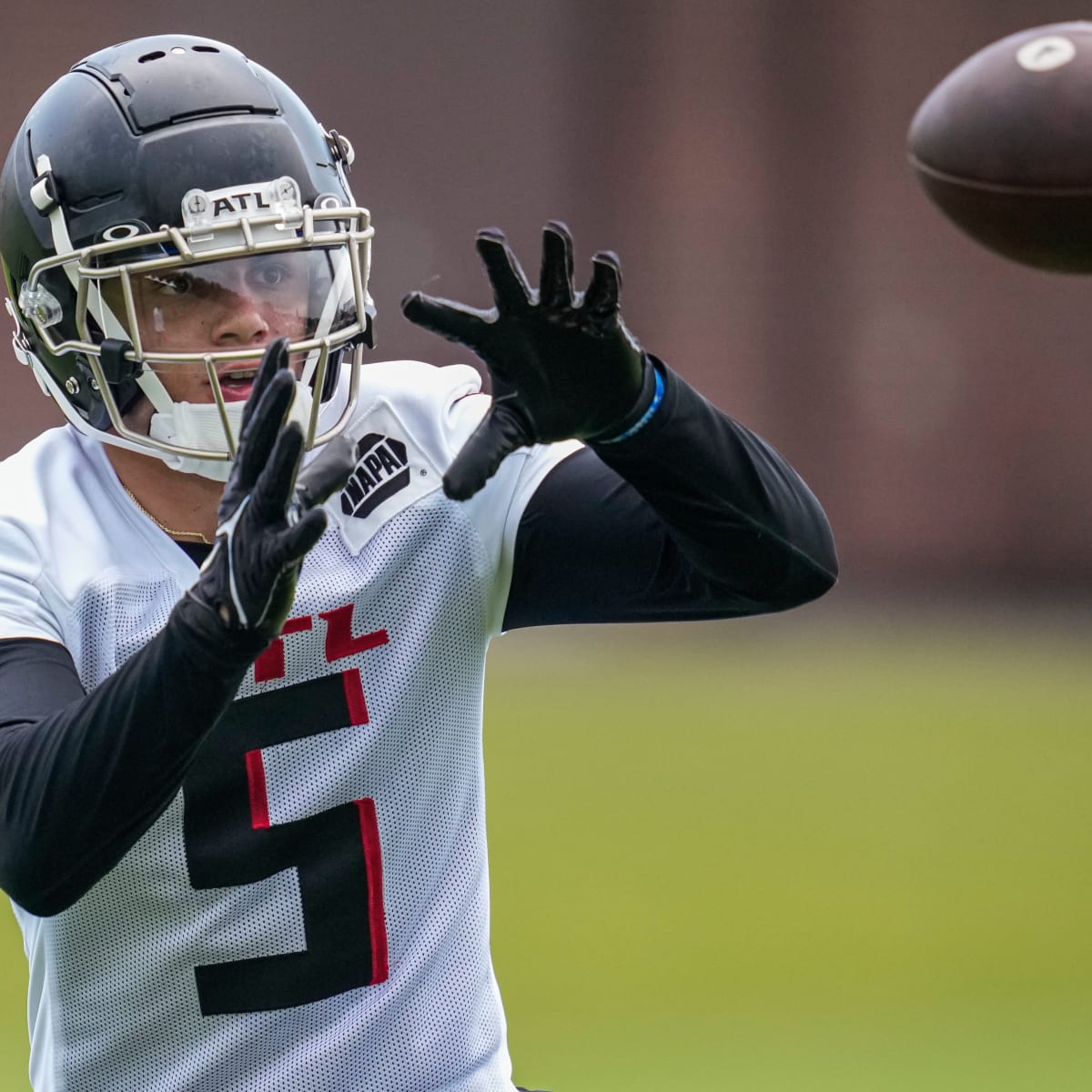 USC Trojans - FIRST LOOK: Drake London in an Atlanta Falcons uniform!  #USCtotheNFL