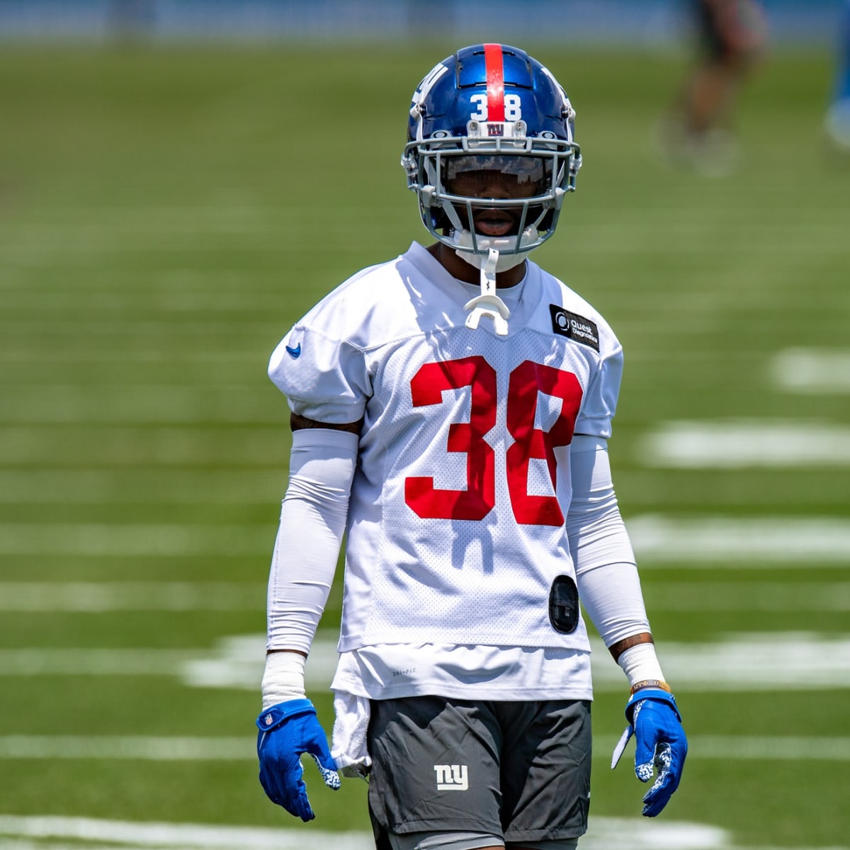 New York Giants cornerback Zyon Gilbert (38) defends against the