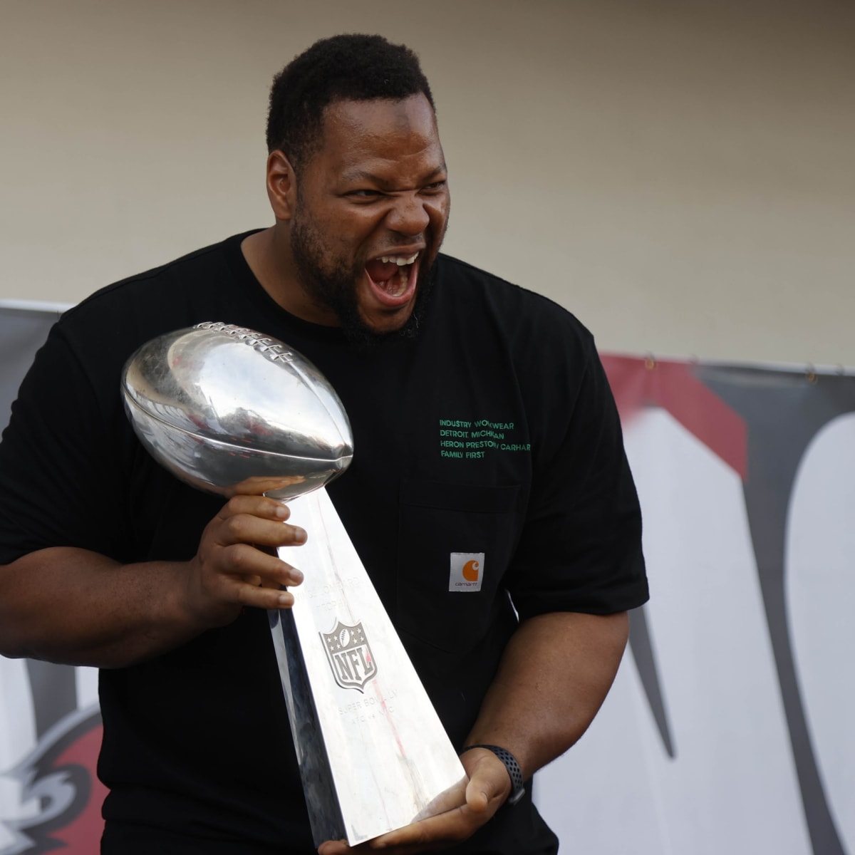 Ndamukong Suh wants to be Raider, but Raiders aren't so sure