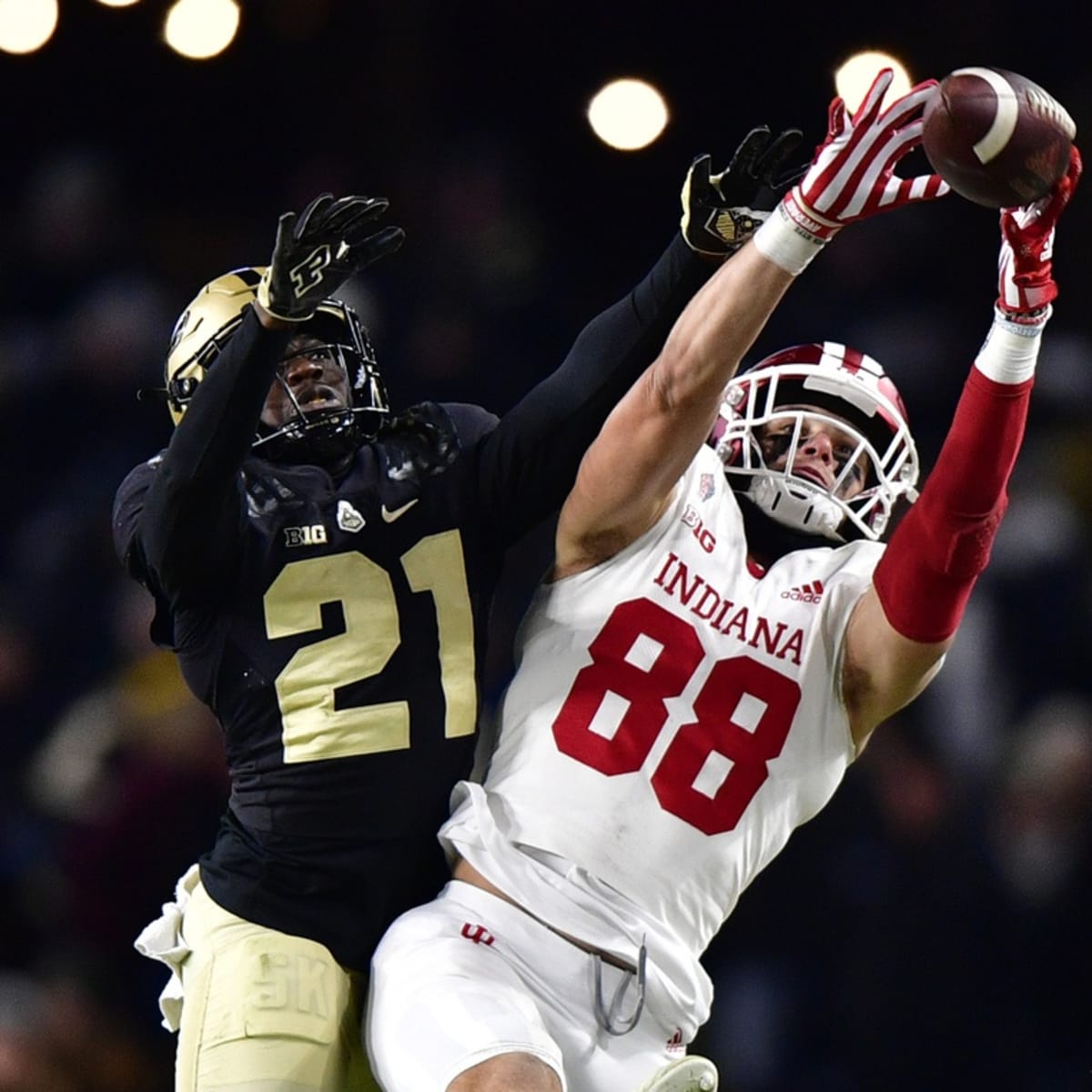 Former Indiana Football Player Micah McFadden Listed as Week 1 Starting LB  for New York Giants - Sports Illustrated Indiana Hoosiers News, Analysis  and More