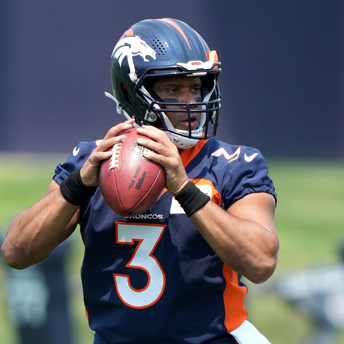 Drew Lock Changes Seahawks Jersey Number Out of 'Utmost Respect' for Russell  Wilson - Sports Illustrated Mile High Huddle: Denver Broncos News, Analysis  and More