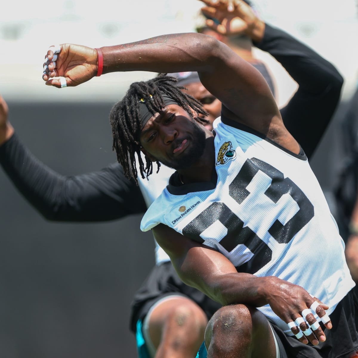 January 7, 2023: Jacksonville Jaguars linebacker Devin Lloyd (33) is  introduced before a game against the Tennessee Titans in Jacksonville, FL.  Romeo T Guzman/CSM/Sipa USA.(Credit Image: © Romeo Guzman/Cal Sport  Media/Sipa USA