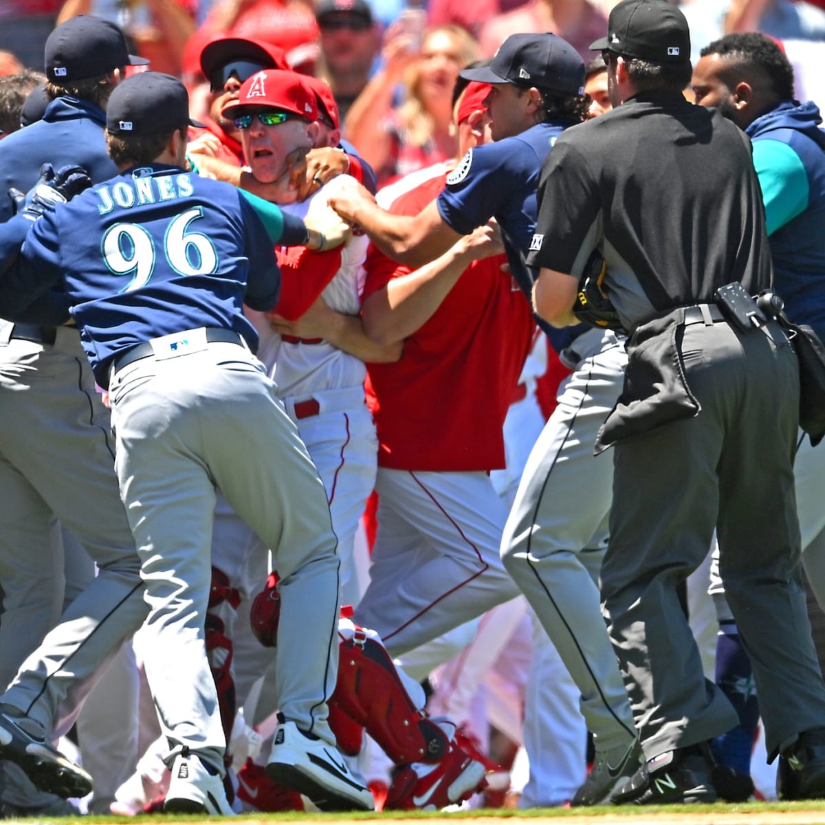 Seattle Mariners fan sends Jesse Winker a pizza after ejection and