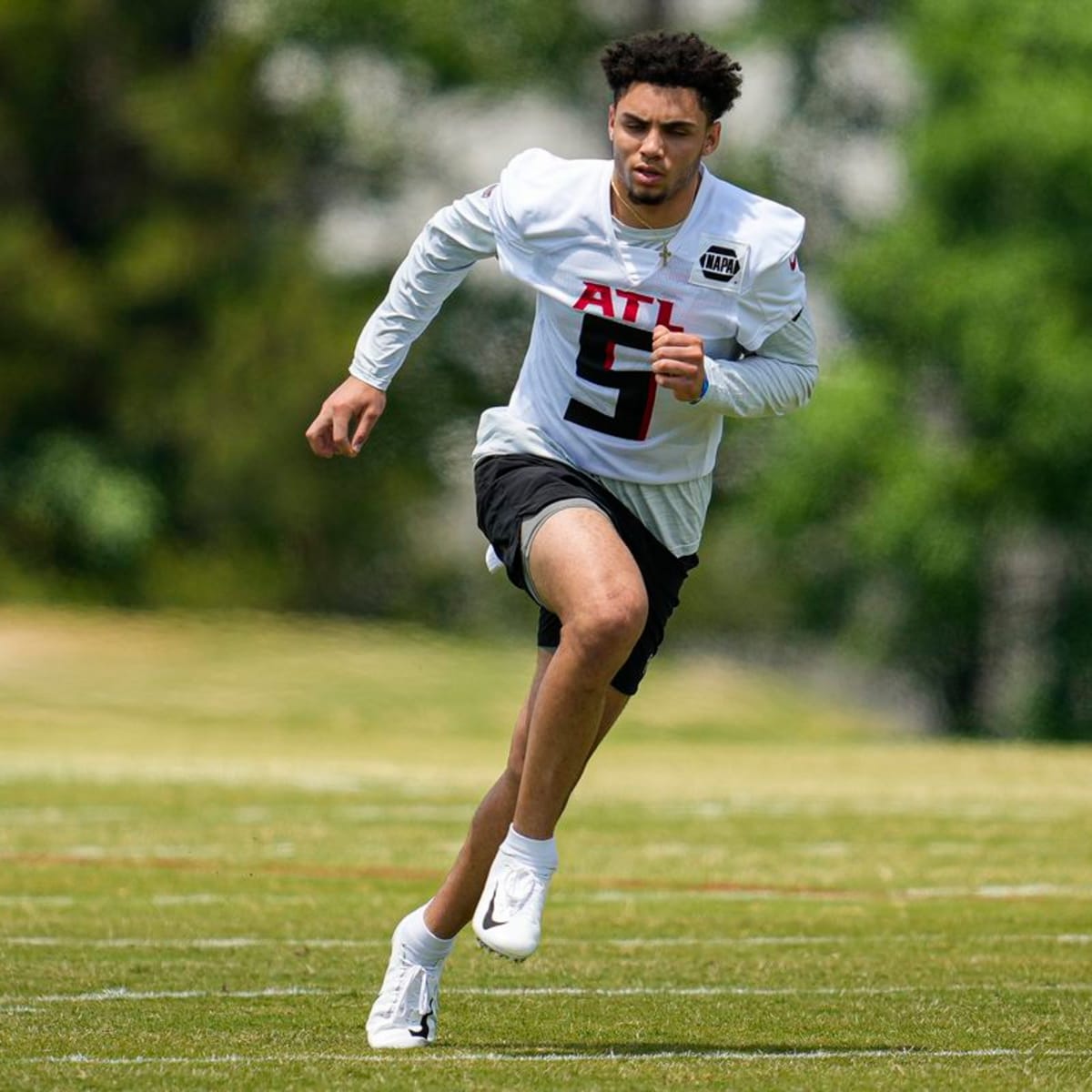 Rookie WR Drake London flies home when Falcons visit LA Rams