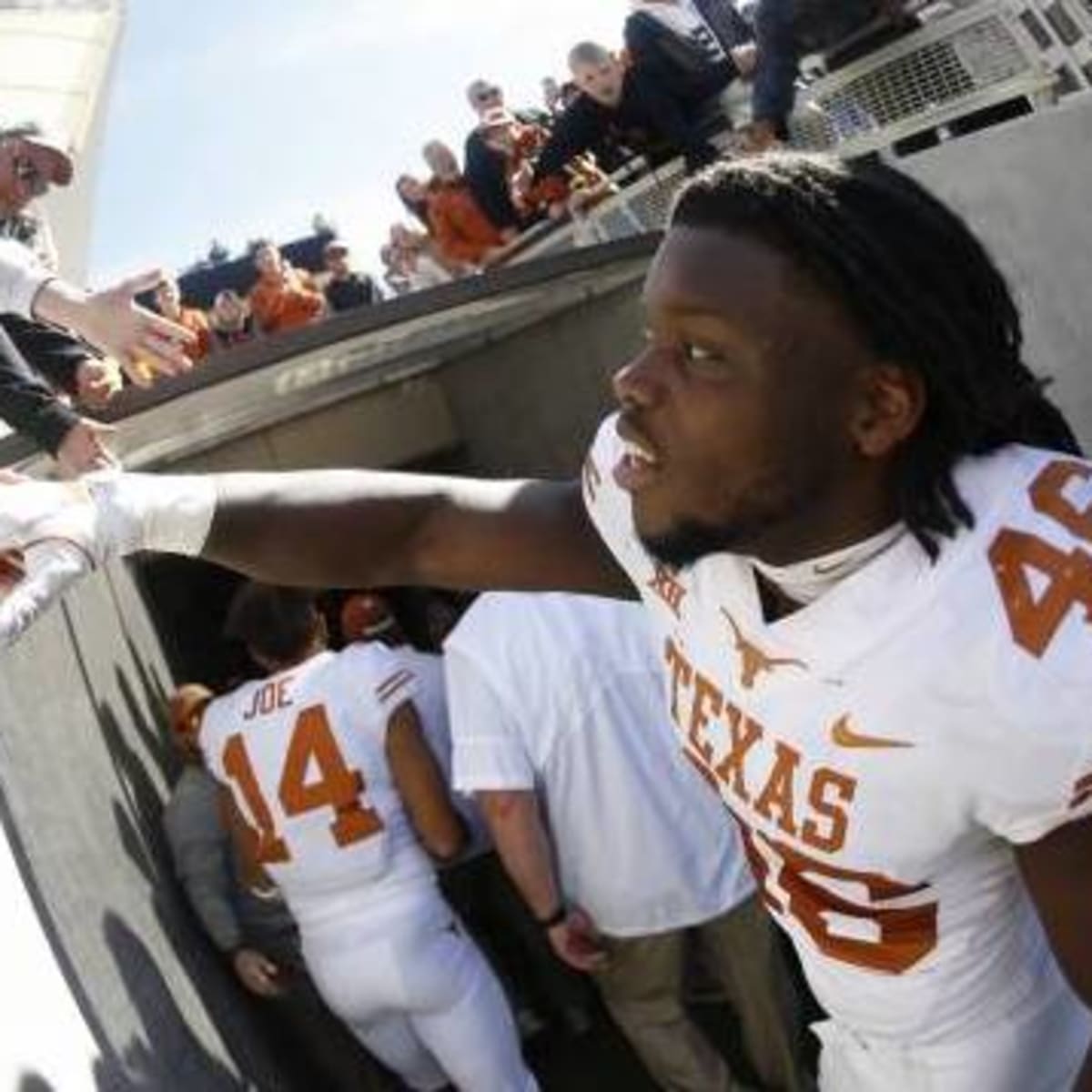 Dallas Cowboys sign former Texas LB Malik Jefferson