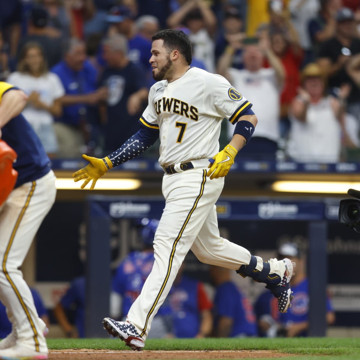 Caratini, Perkins homer in Brewers 6-0 victory over the Cardinals