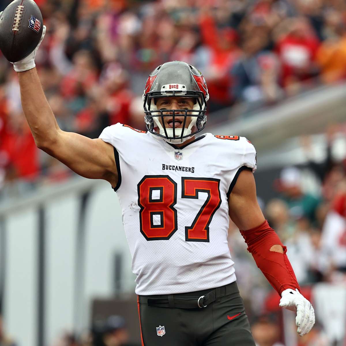 Report: Bucs' Evans thinks Gronk is done with football