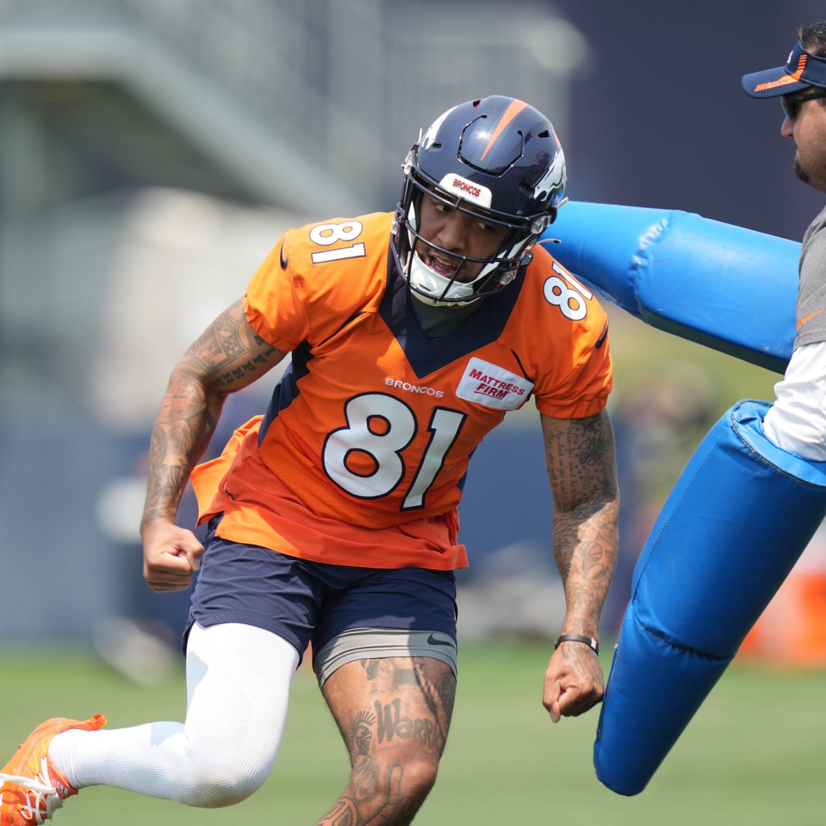 Denver Broncos TE Albert Okwuegbunam 'Always Knew' He Could Ball in NFL -  Sports Illustrated Mile High Huddle: Denver Broncos News, Analysis and More