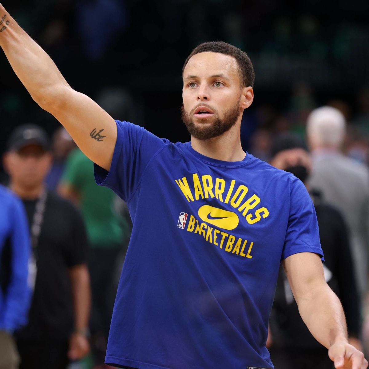 Stephen Curry hits hole-in-one at celebrity tournament, celebrates  appropriately
