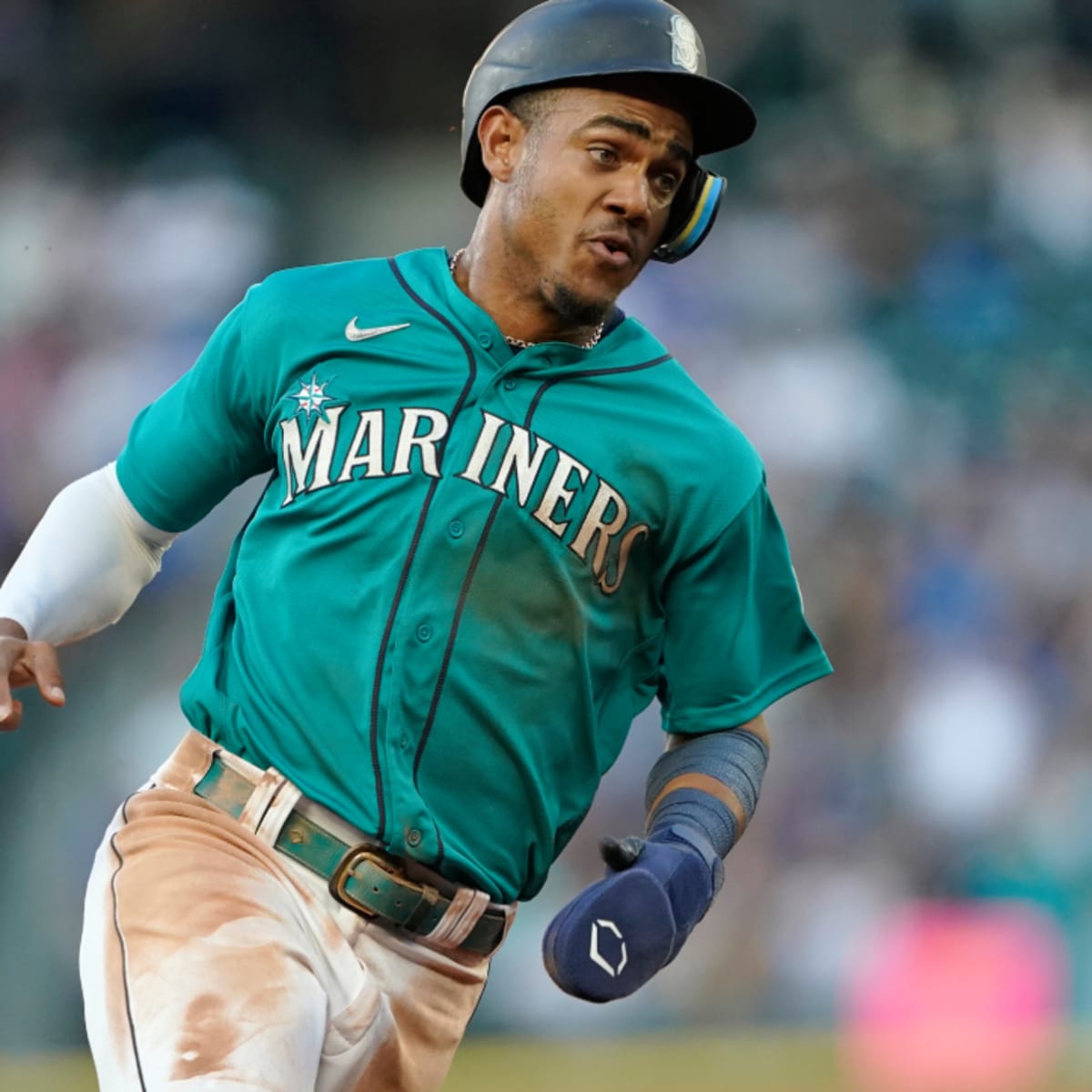 Mariners Poke Fun at Rodriguez After He Tumbled Attempting a Triple -  Sports Illustrated