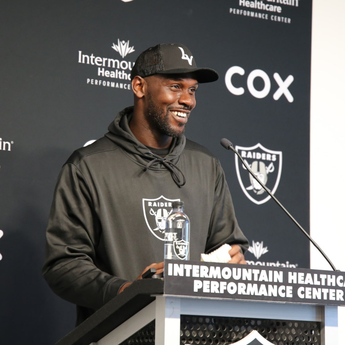 Josh McDaniels Says Chandler Jones' Stats 'Will Come' For Raiders - Sactown  Sports