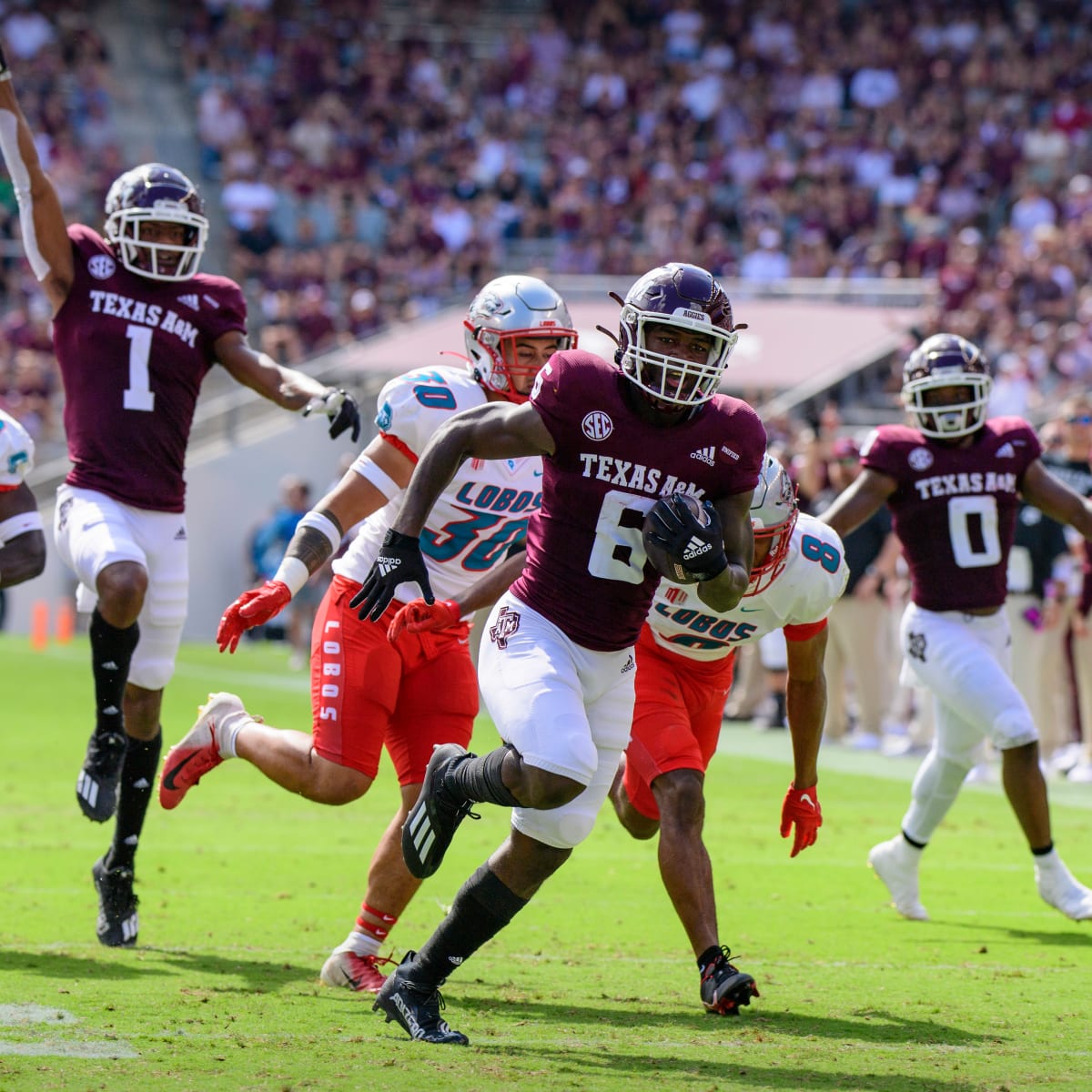 Texas A&M Aggies RB De'Von Achane Scores Four TDs In Record-Setting Game  For Miami Dolphins - Sports Illustrated Texas A&M Aggies News, Analysis and  More