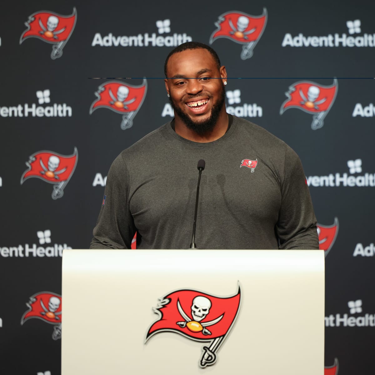 Tampa Bay Buccaneers guard Shaq Mason (69) works during the first