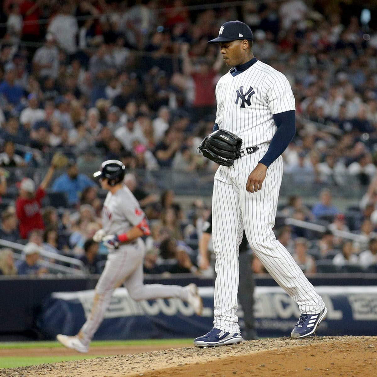 Yankees' Aroldis Chapman booed off mound after giving up lead in