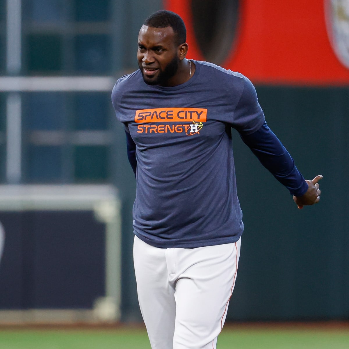 Report: Houston Astros' Yordan Álvarez Takes First Swings Since Injured  List Placement - Sports Illustrated Inside The Astros