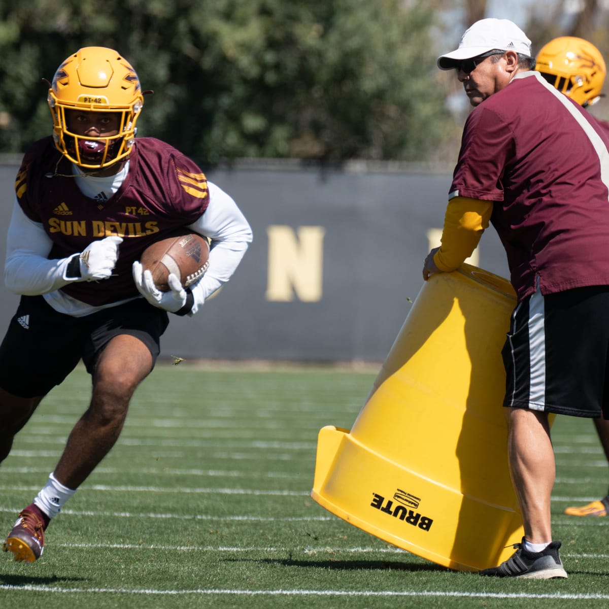 ASU Sun Devils add running back Xazavian Valladay from Wyoming