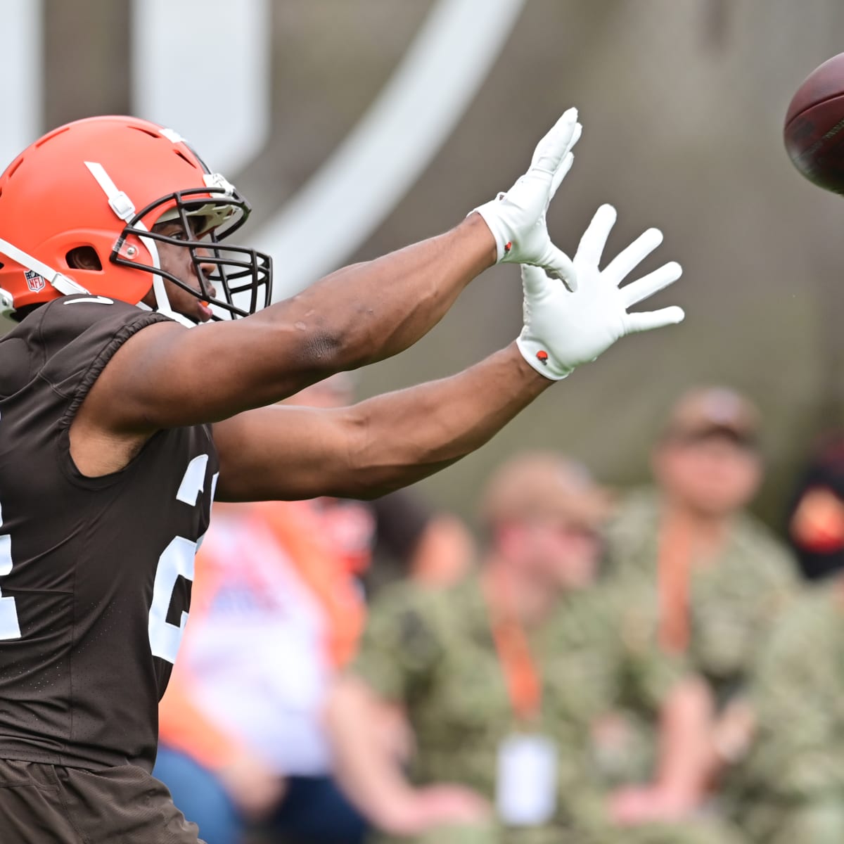 Nick Chubb squatting 675 pounds 