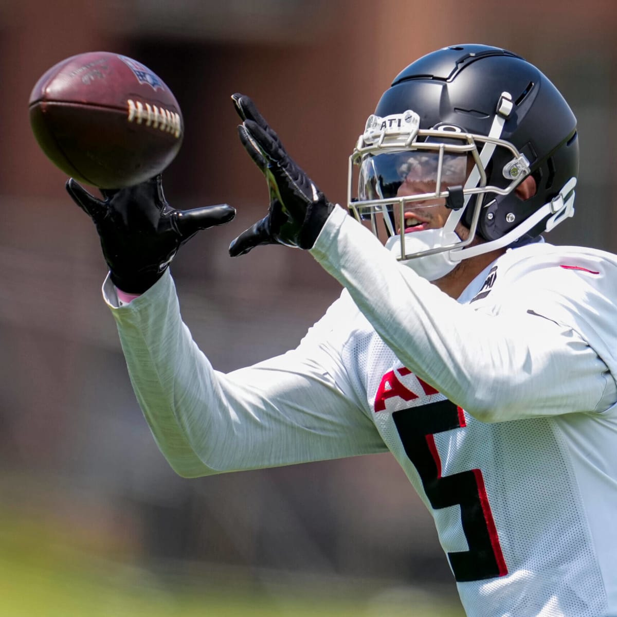 Atlanta Falcons safety Jaylinn Hawkins (32) runs a drill during the NFL  football team's training camp, Saturday, July 29, 2023, in Flowery Branch,  Ga. (AP Photo/Alex Slitz Stock Photo - Alamy