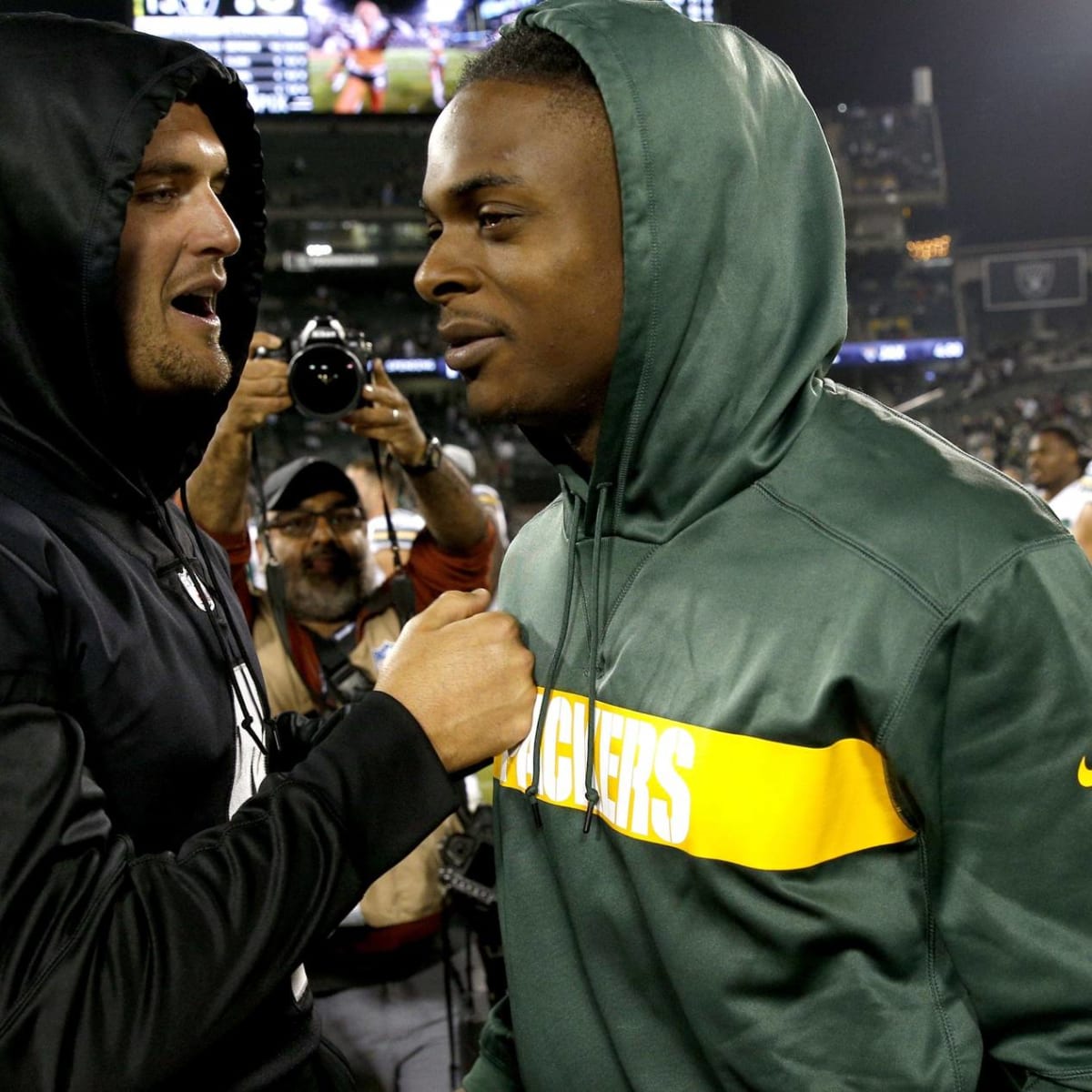 Las Vegas Raiders' Davante Adams clarifies Aaron Rodgers-Derek Carr 'Hall  of Famer' comparison - ABC7 San Francisco