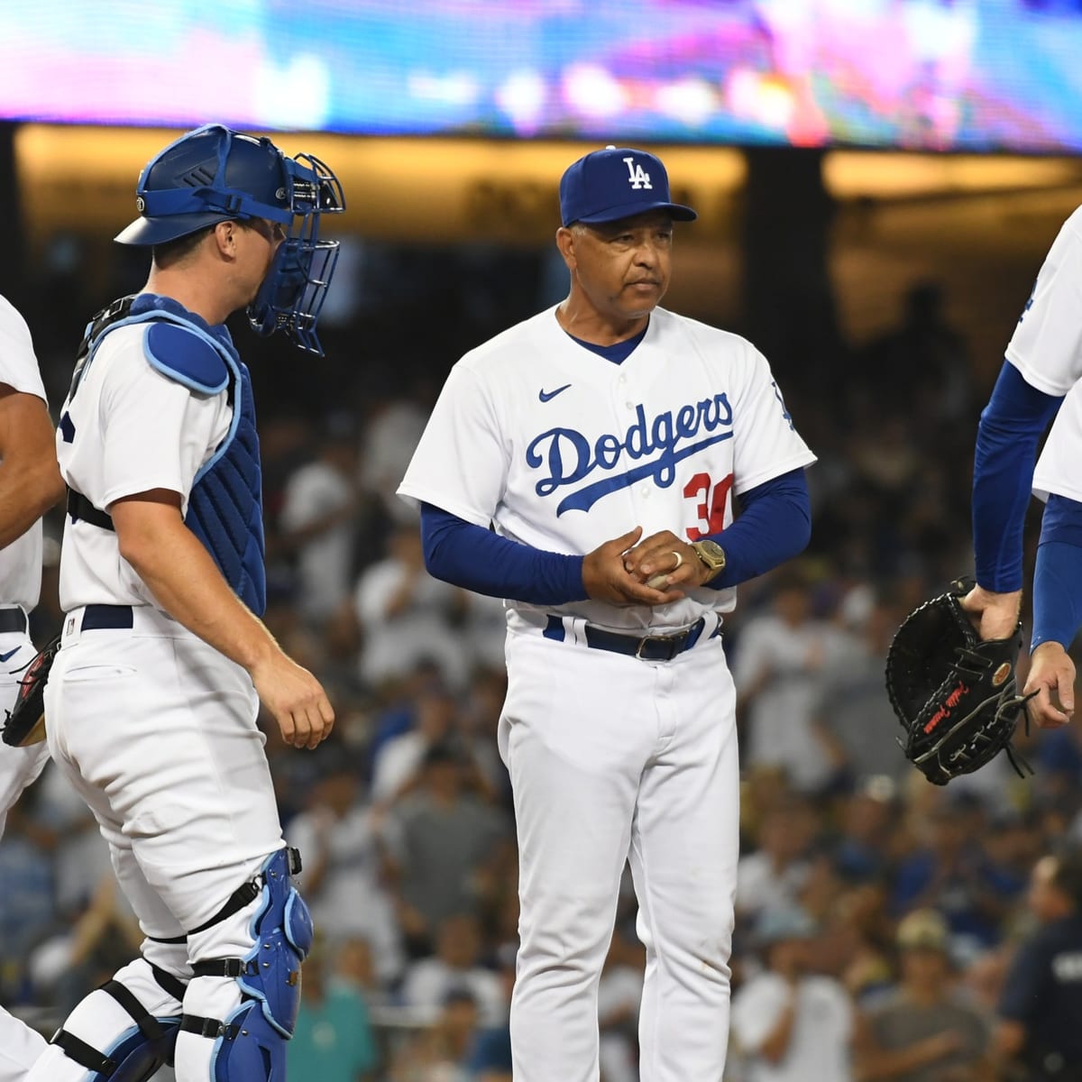 Dodgers capitalize on Giants' physical and mental blunders to win