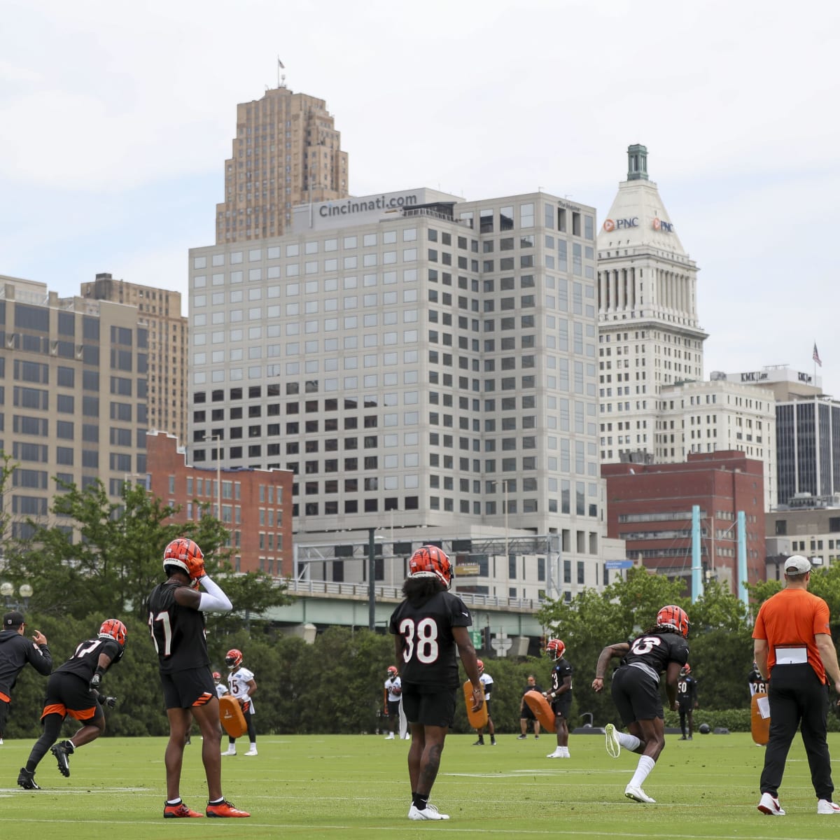 Bengals' new field-goal unit with Adomitis is successful on Evan  McPherson's first attempt