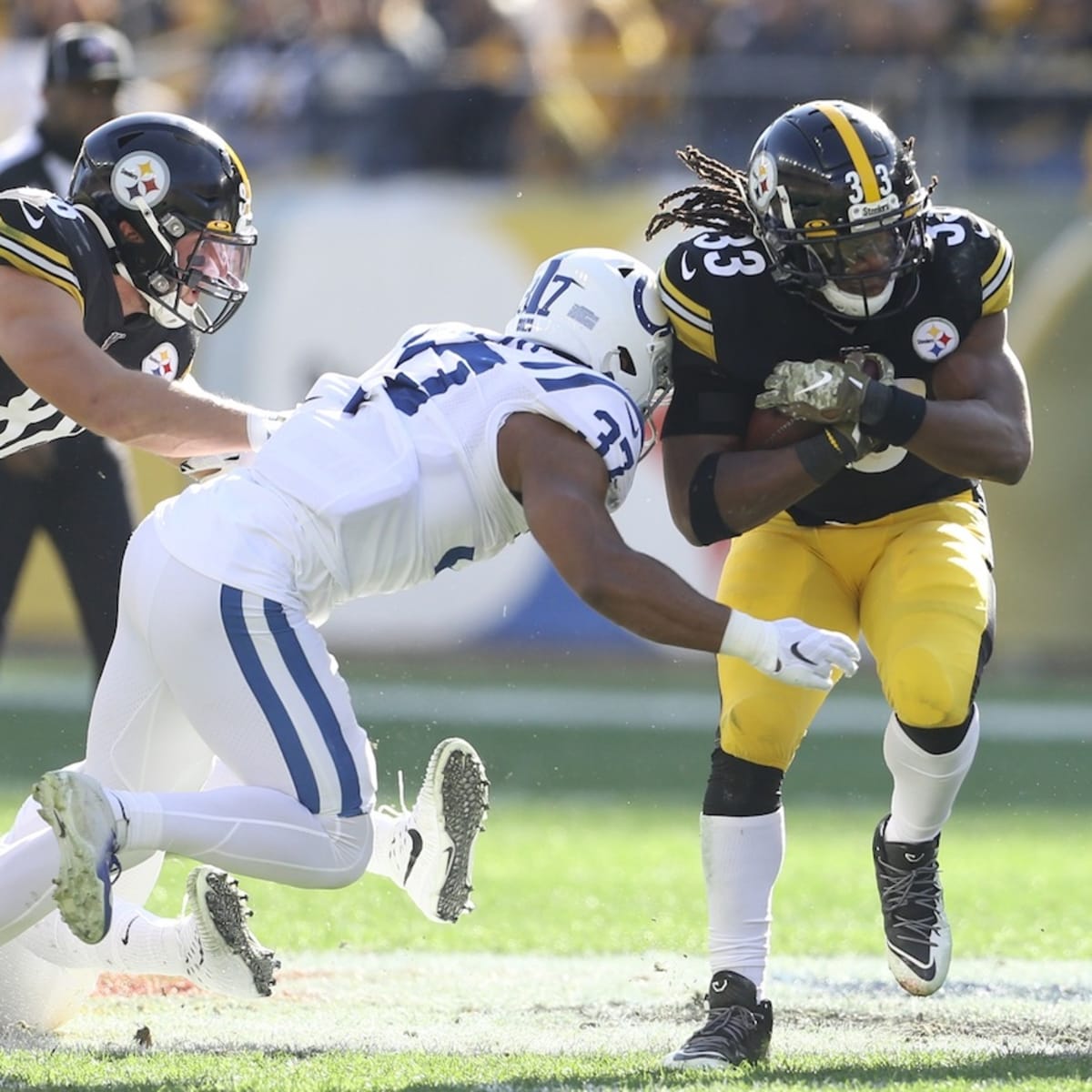 Pittsburgh Steelers running back Trey Edmunds (33) works during the team's  NFL mini-camp football practice in Pittsburgh, Tuesday, June 15, 2021. (AP  Photo/Gene J. Puskar Stock Photo - Alamy