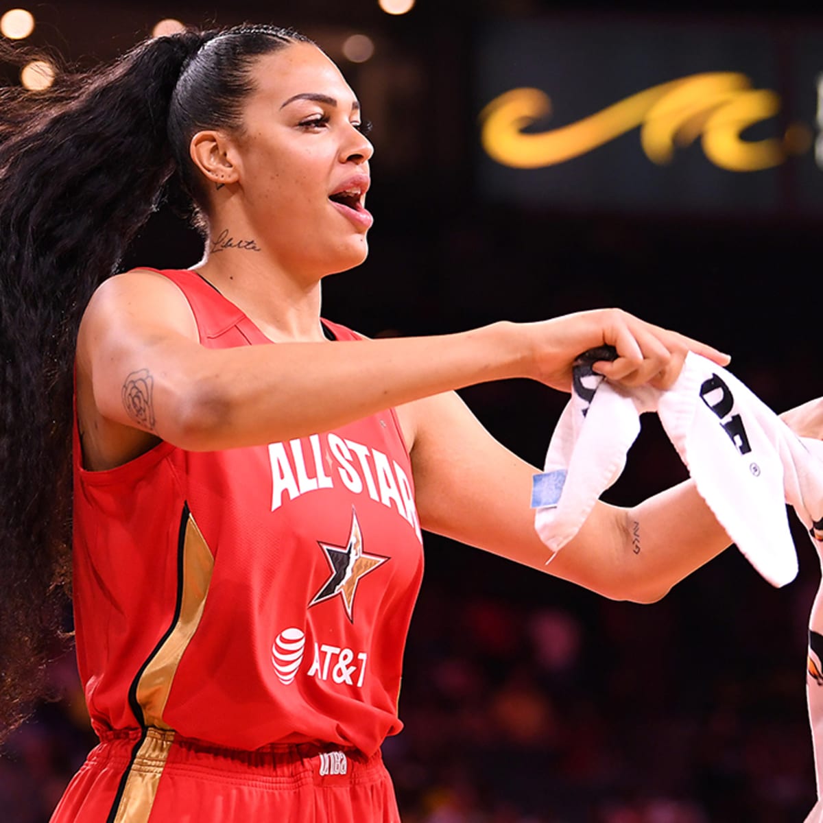 WNBA free agency: Sparks officially announce Liz Cambage signing