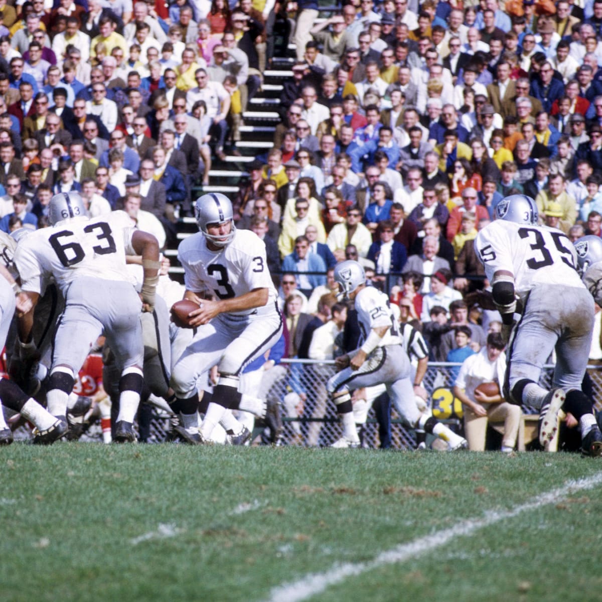 SI's 100 Best Super Bowl Photos  Oakland raiders football, Raiders  football, Raiders