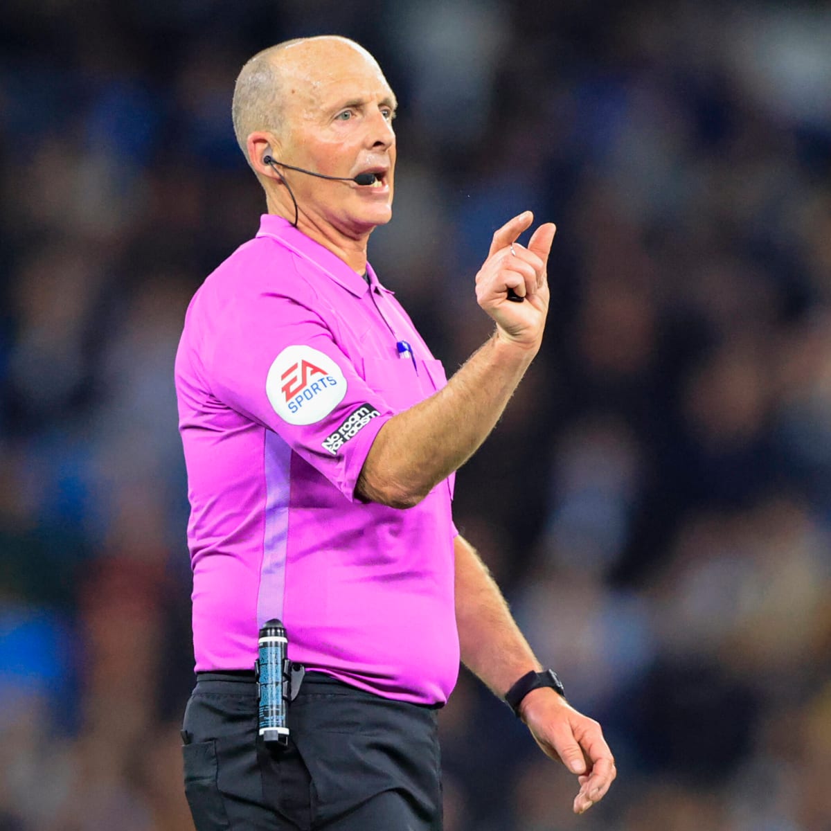 Mike Dean called one of best referees in Premier League history - Futbol on  FanNation