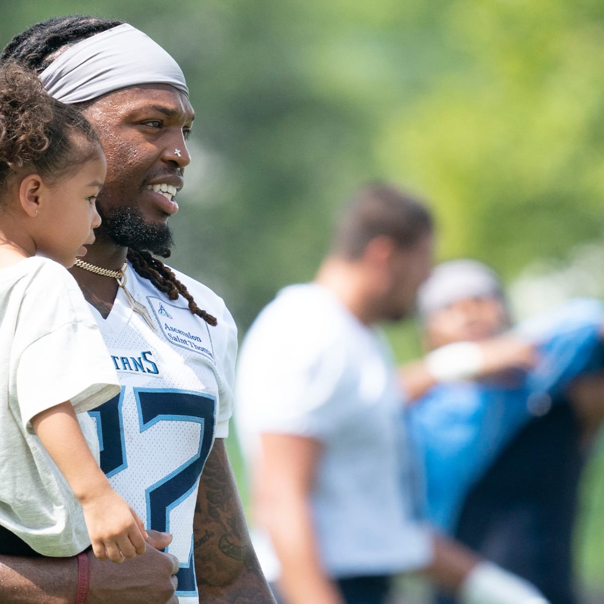 Derrick Henry takes inspiration from teen who broke his prep