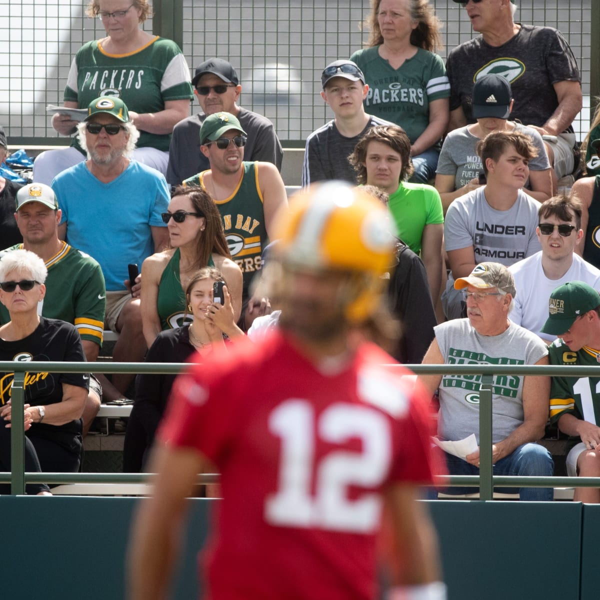 Packers receiver Davante Adams surprises fan in parking lot