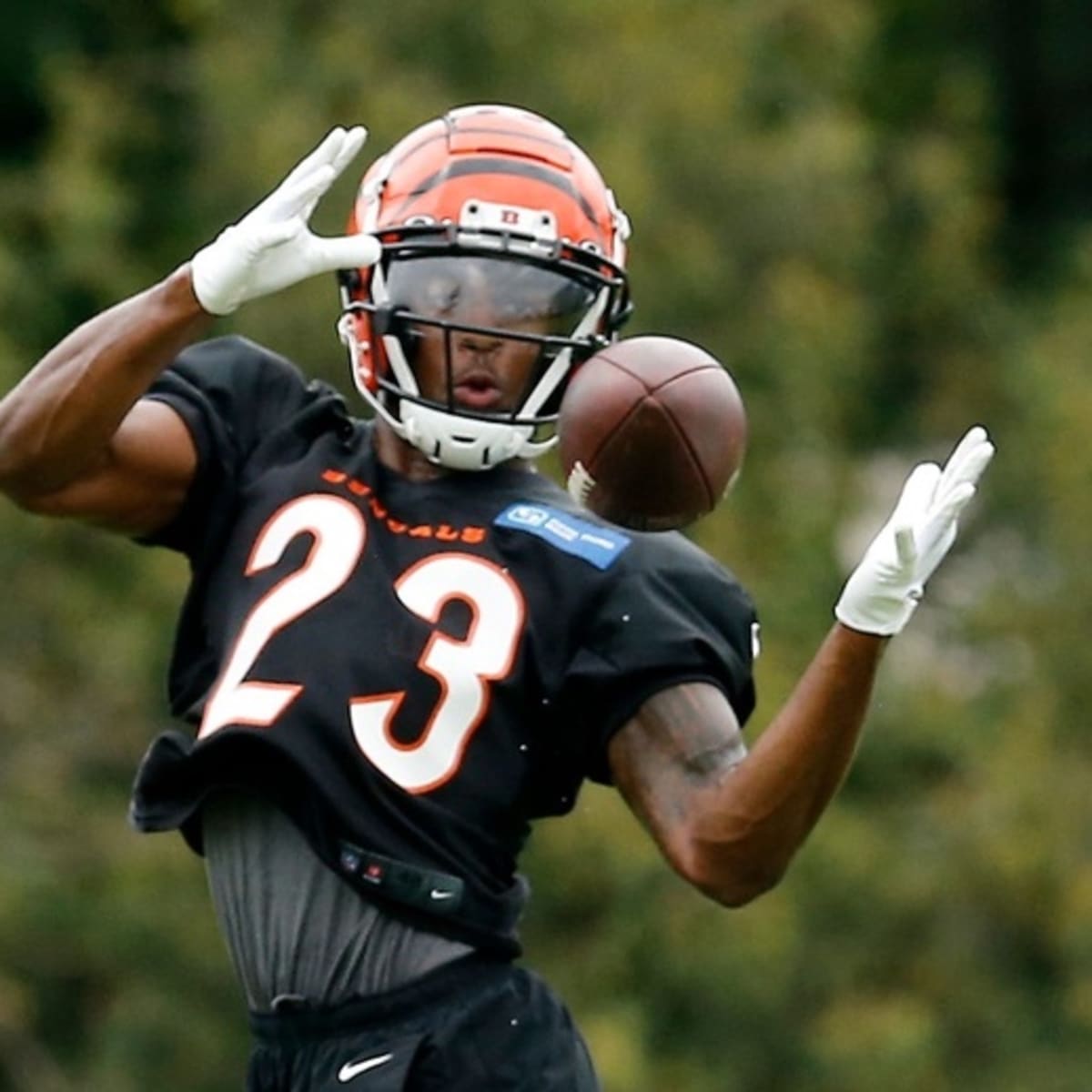 Cincinnati Bengals defensive tackle BJ Hill (92) performs a drill during  practice at the team's NFL football training facility, Tuesday, June 13,  2023, in Cincinnati. (AP Photo/Jeff Dean Stock Photo - Alamy